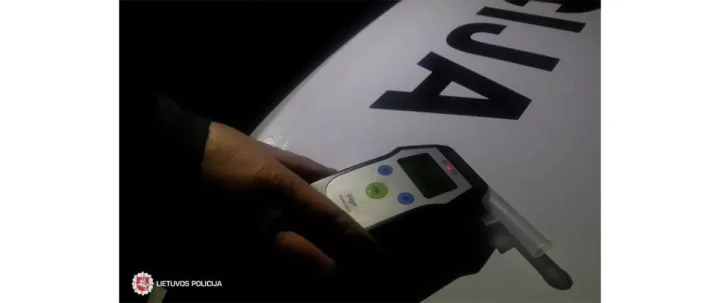 Palangoje galimai neblaivus vairuotojas apgadino automobilį BMW ir pasišalino iš įvykio vietos