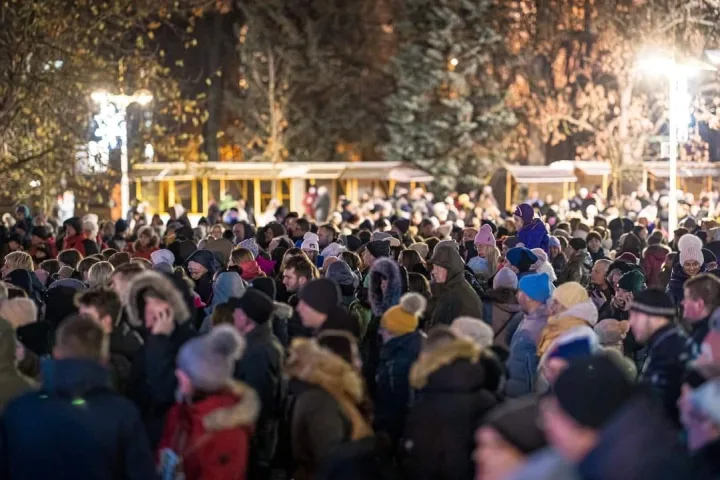 Palanga įžiebė savo eglę! (FOTOGALERIJA) – nuotrauka 1