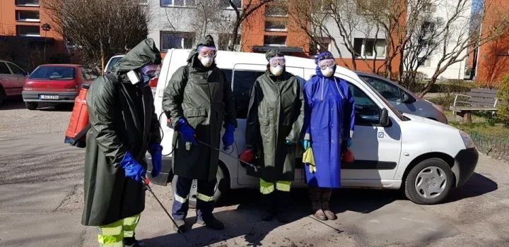 UAB „Palangos komunalinis ūkis“ jau pradėjo bendrovės administruojamų daugiabučių gyvenamųjų namų laiptinių dezinfekavimą – nuotrauka 1
