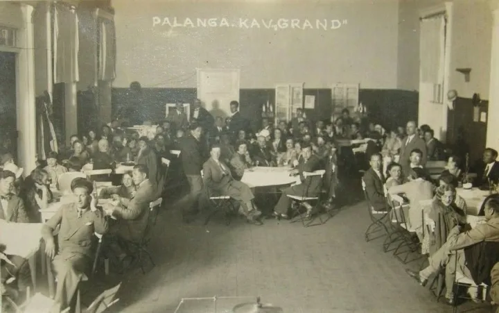 Kavinė „Grand“ Palangoje, kurioje grodavo Hofmeklerių ansamblis. XX a. 3-4 deš. Iš Lietuva senose fotografijose