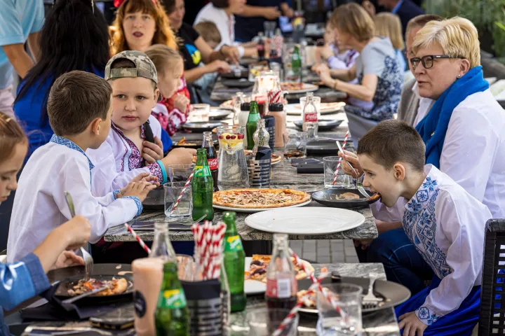 Neeilinė diena: Palanga kartu su Premjere Ingrida Šimonyte pasitiko vaikus iš kurorto miesto partnerio Ukrainoje – Bučos (NUOTRAUKŲ GALERIJA) – nuotrauka 14