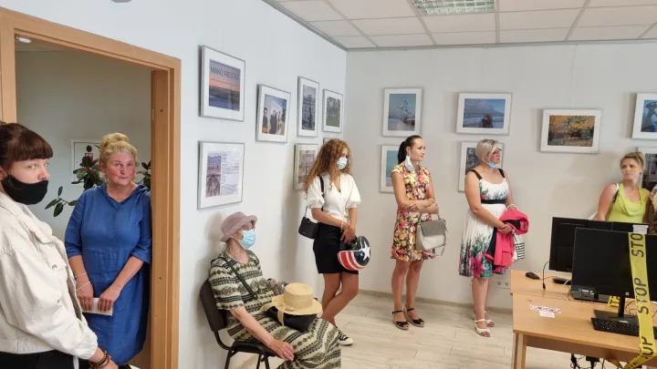 Bibliotekos interneto skaitykloje – Palangos senosios gimnazijos bendruomenės fotografijų paroda „Mano miestas“ (FOTO GALERIJA) – nuotrauka 3