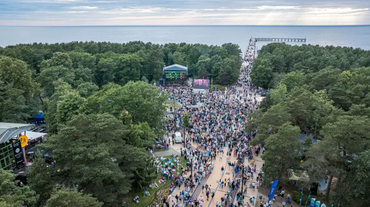 Pasaulio lietuvių sporto žaidynes vainikavo Valstybės diena, nešama 250 metrų trispalvė ir sugiedota „Tautiška giesmė“ (FOTO GALERIJA) – nuotrauka 1