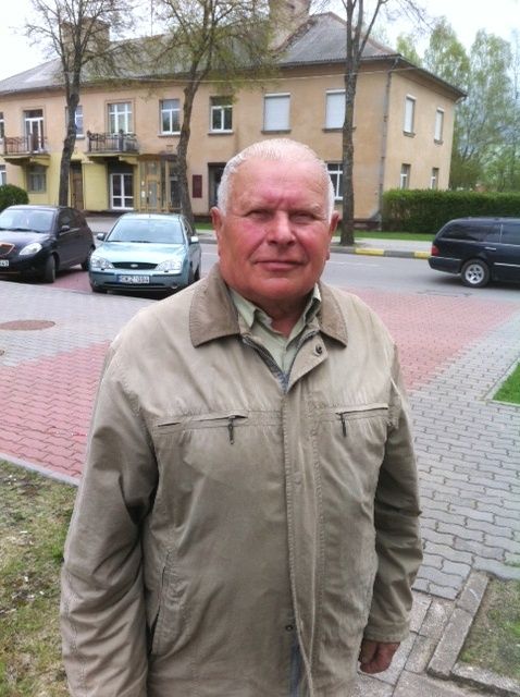 Nors seniūnaičio pareigybės atliekamos be uždarbio ir neteikia privilegijų, kova dėl jų praėjusį sekmadienį Vilimiškės seniūnaitijoje virto erzeliu tarp ligšiolinio seniūnaičio Jono Juknos (kairėje) šalinininkų iš Vilimiškės (joje gyvena ir jis pats – aut