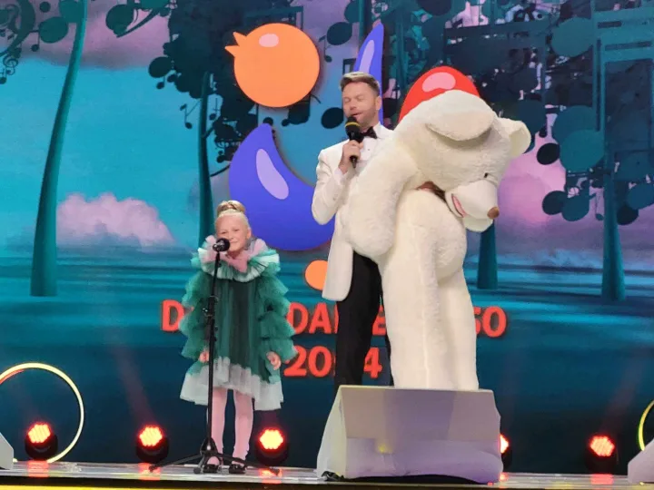 Palangos lopšelio-darželio „Žilvinas“ ugdytinė Smiltė Jackaitė –  jubiliejinio konkurso „Dainų dainelė“ laureatė! – nuotrauka 2