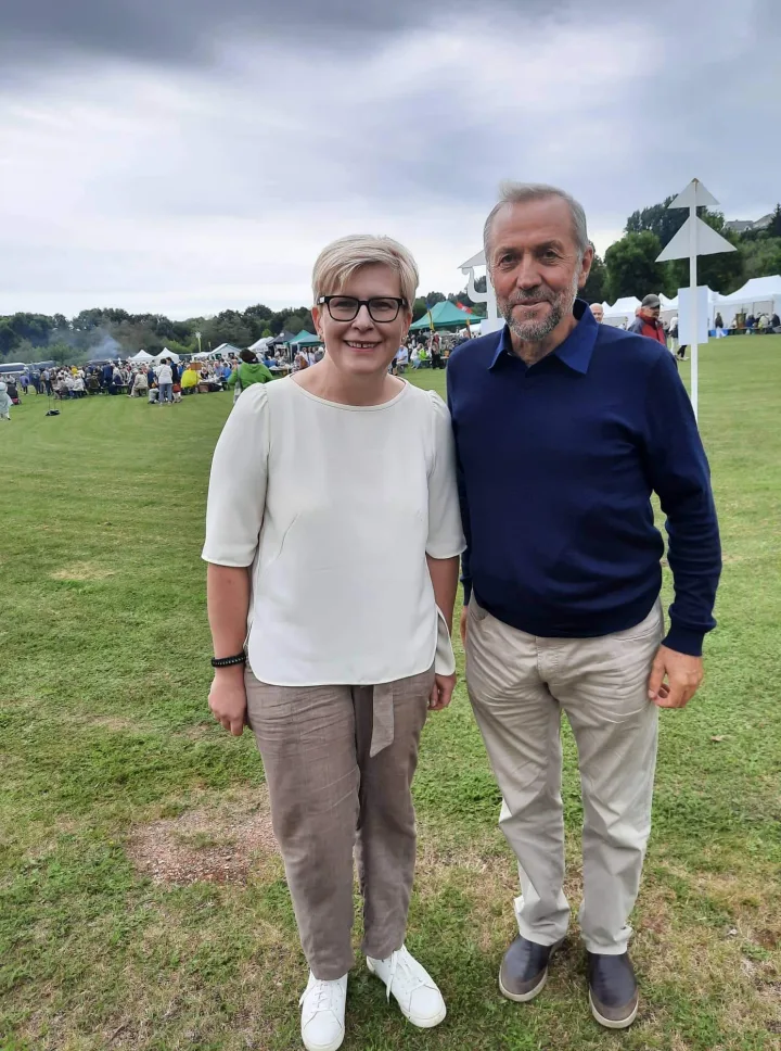 Tremtinys Senosios gimnazijos direktorius Leonas Šidlauskas su Ministre Pirmininke Ingrida Šimonyte