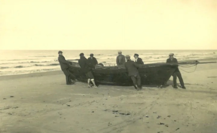 Į žvejybą, ~1930-1933 m.