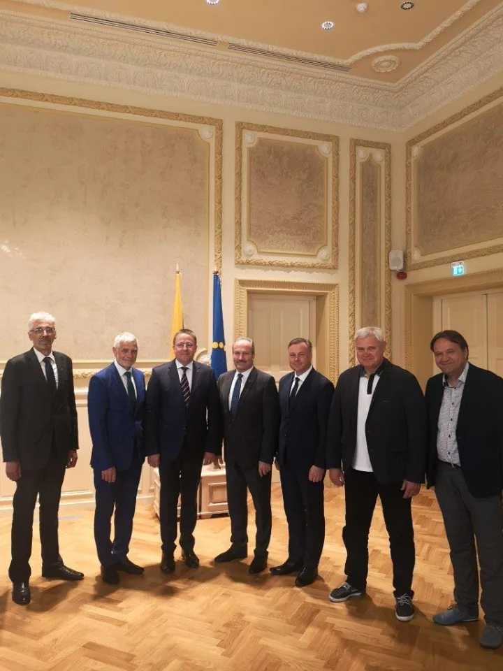 Septynios Klaipėdos regiono savivaldybės susivienijo ir patvirtino Klaipėdos regiono specializacijos strategiją, pagal kurią plėtos regiono ekonomiką iki 2030 metų.