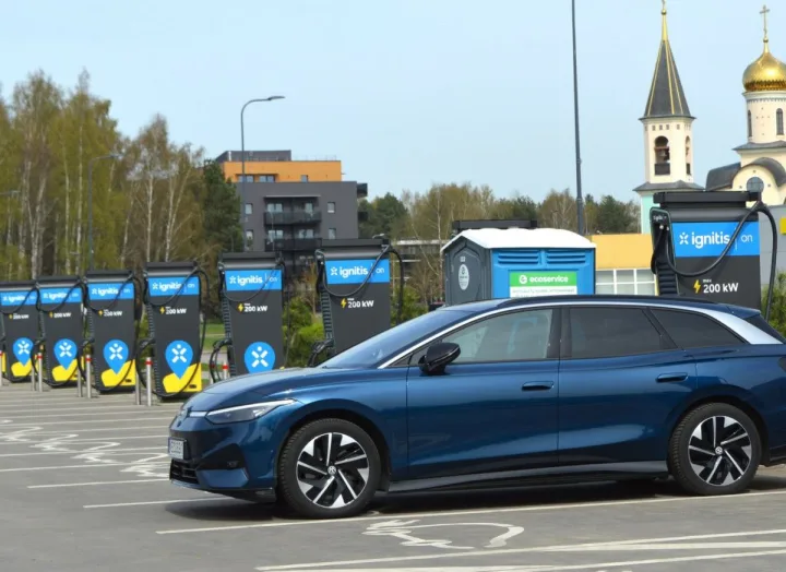 Palanga žengia žaliu keliu: elektromobilių įkrovimas dabar dar greitesnis