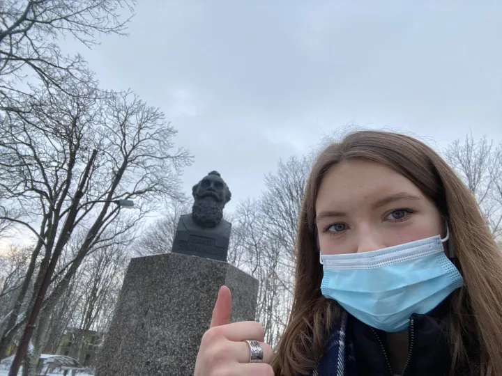 Vaikščiodami, bėgiodami, slidinėdami, čiuožinėdami ir net jodinėdami  Palangos gimnazistai Laisvės dienai įveikė 14 606 kilometrus ir 690 metrų (FOTO GALERIJA) – nuotrauka 4