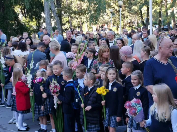 Meras Šarūnas Vaitkus visus sveikina su naujais mokslo metais, prisipažino, kad jaudinosi: dukra Ieva – jau pirmokė, o Gabija – abiturientė (FOTO GALERIJA) – nuotrauka 3