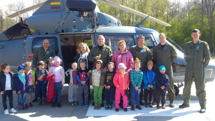 „Žiogeliai“ vyko į Nemirsetos Karinių oro pajėgų aviacijos bazę