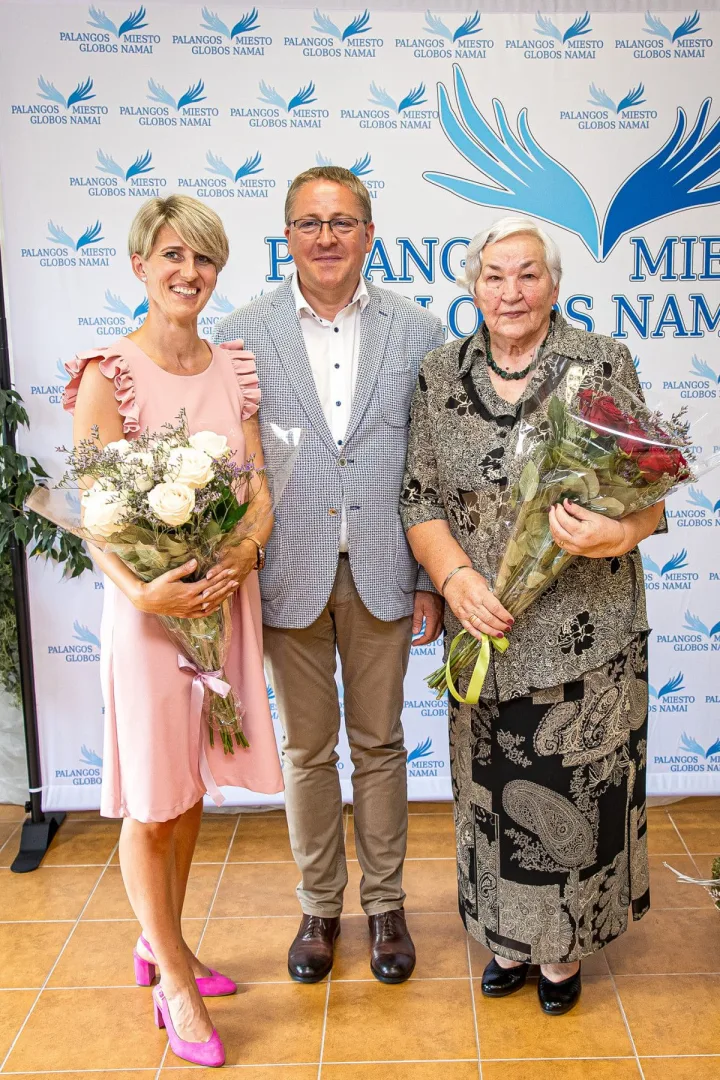 Į poilsį išlydėta 30 metų Palangos globos namams vadovavusi Irena Biriukaitė, ją pakeitė Vaida Bendikė (FOTO GALERIJA)