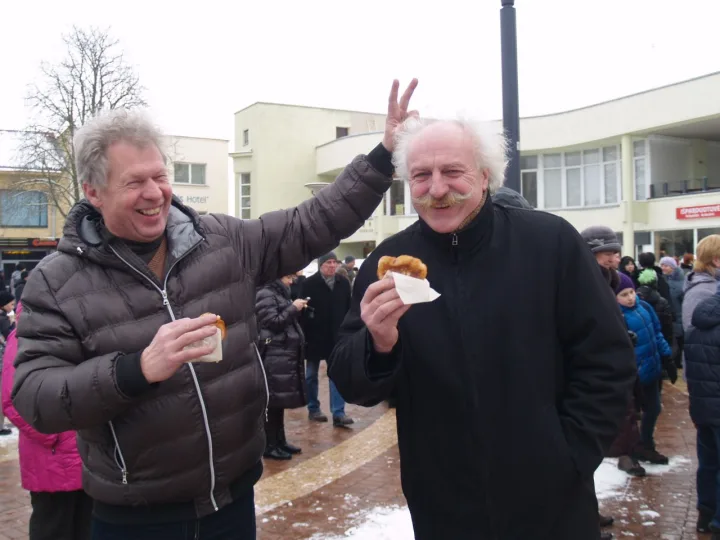 Palangiškiai smagiai vijo žiemą iš kiemo – nuotrauka 4