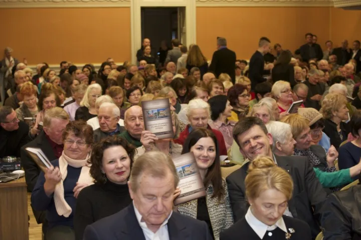 Kurhauze į viršų pakilo 300 knygų „Kurhauzo atgimimas – Palangos sėkmės istorija“ – nuotrauka 14