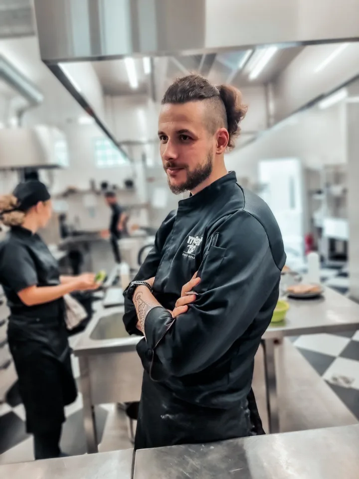 „MeatUP“ – nauja susitikimų vieta Palangoje, kur paskanausite ne bet kaip grilintos mėsytės – nuotrauka 1