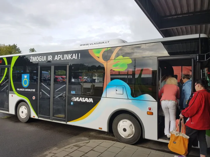 Palangos „Vlasava“ siūlo darbą autobuso vairuotojui – konduktoriui