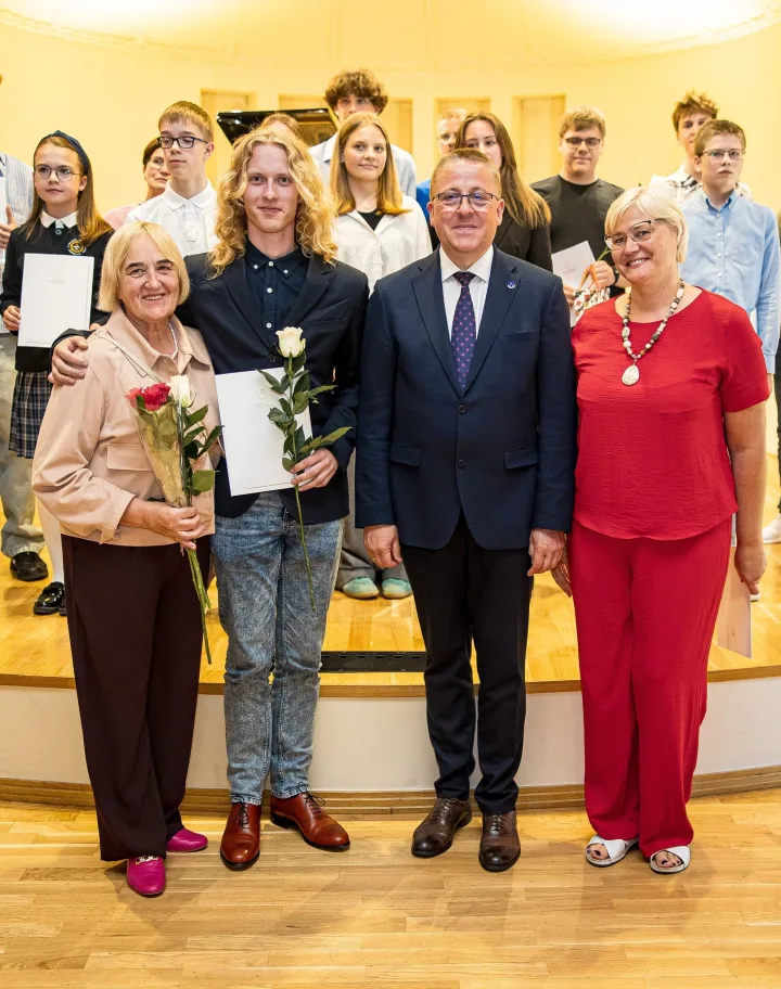 Kurhauze pagerbti gabiausi Palangos moksleiviai – net 22 laimėjo prizines vietas nacionaliniuose konkursuose (FOTO GALERIJA) – nuotrauka 8