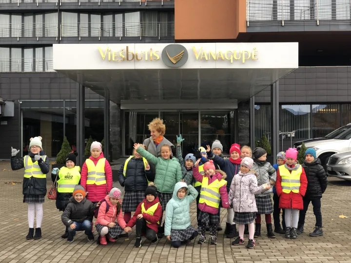 Pamoka kitaip: Vlado Jurgučio pagrindinės mokyklos vaikai „Vanagupėje“ domėjosi etiketu ir aptarnavimo kultūra – nuotrauka 1