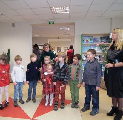 „Debesiukai“ Vaikų bibliotekoje susilaukė plojimų ir... saldainių
