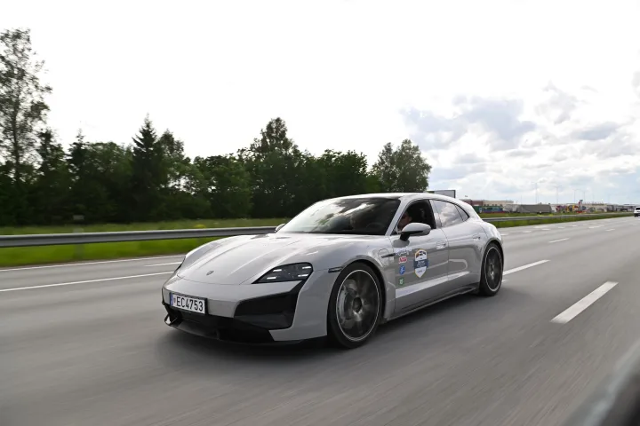 Elektromobilių varžybos „Ignitis ON: atrask Baltijos pajūrį!“ finišavo Pernu – pergales klasėse šventė „Porsche“, „Lynk & Co“,  „BMW“, „Audi“ ir „Tesla“ ekipažai – nuotrauka 4