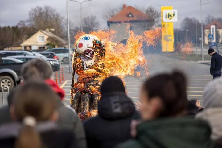 Šventojoje žiema išvaryta – Užgavėnės aidėjo skambiai (FOTO GALERIJA) – nuotrauka 5