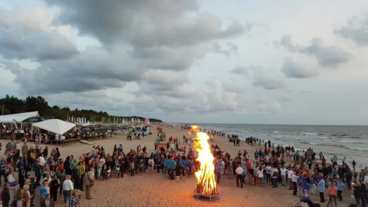 Senovinė ugnies naktis Palangoje kvies dar kartą prisiminti Baltijos šalių vienybę