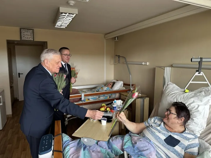 Kovo 8-ąją Savivaldybės meras Šarūnas Vaitkus ir vicemeras Rimantas Mikalkėnas sveikino moteris – nuotrauka 4