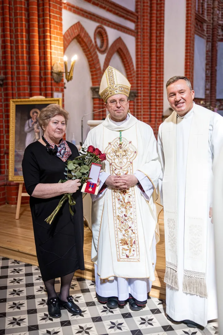 Palangos Švč. Mergelės Marijos Ėmimo į dangų bažnyčioje iškilmingai paminėtas Telšių vyskupijos 100 metų jubiliejus (FOTO GALERIJA) – nuotrauka 2