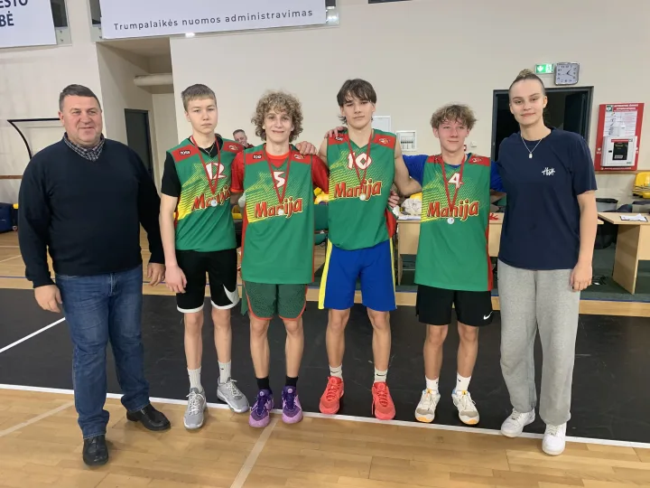 Šventinę savaitę Palangos senosios gimnazijos kolektyvas pradėjo sportiniais renginiais ir puikiais pasiekimais – nuotrauka 1