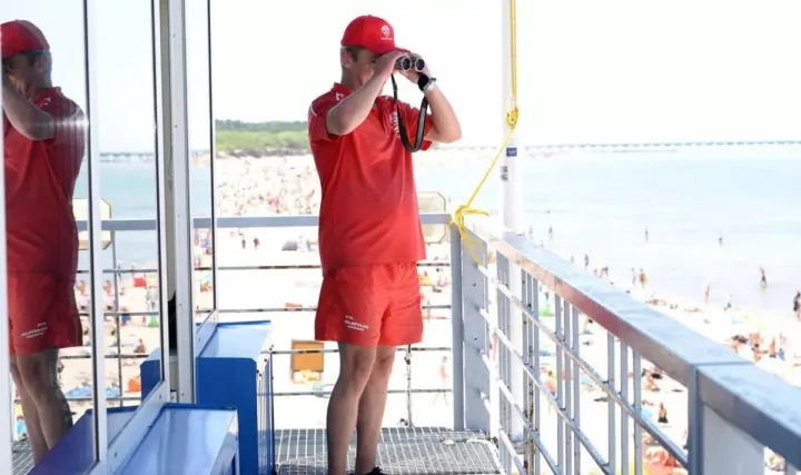 Kiek daugiau nei po savaitės Klaipėdos, Neringos, Palangos ir Šventosios paplūdimių ruožuose jau budės per 130 gelbėtojų. FOTO: VITOS JUREVIČIENĖS NUOTR. | VAKARŲ EKSPRESAS