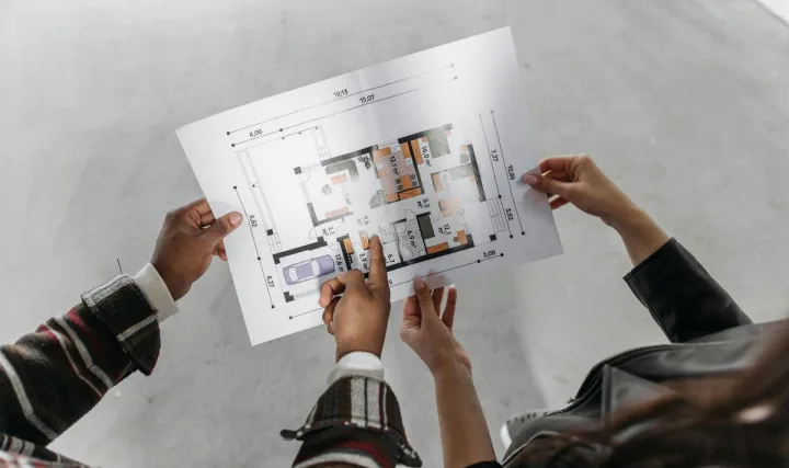 Nusprendus rinktis „popierinį butą“ būtina nuodugniai patikrinti vystytoją, jo projektus, atidžiai suderėti pirkimo-pardavimo sutartis. FOTO: SHUTTERSTOCK