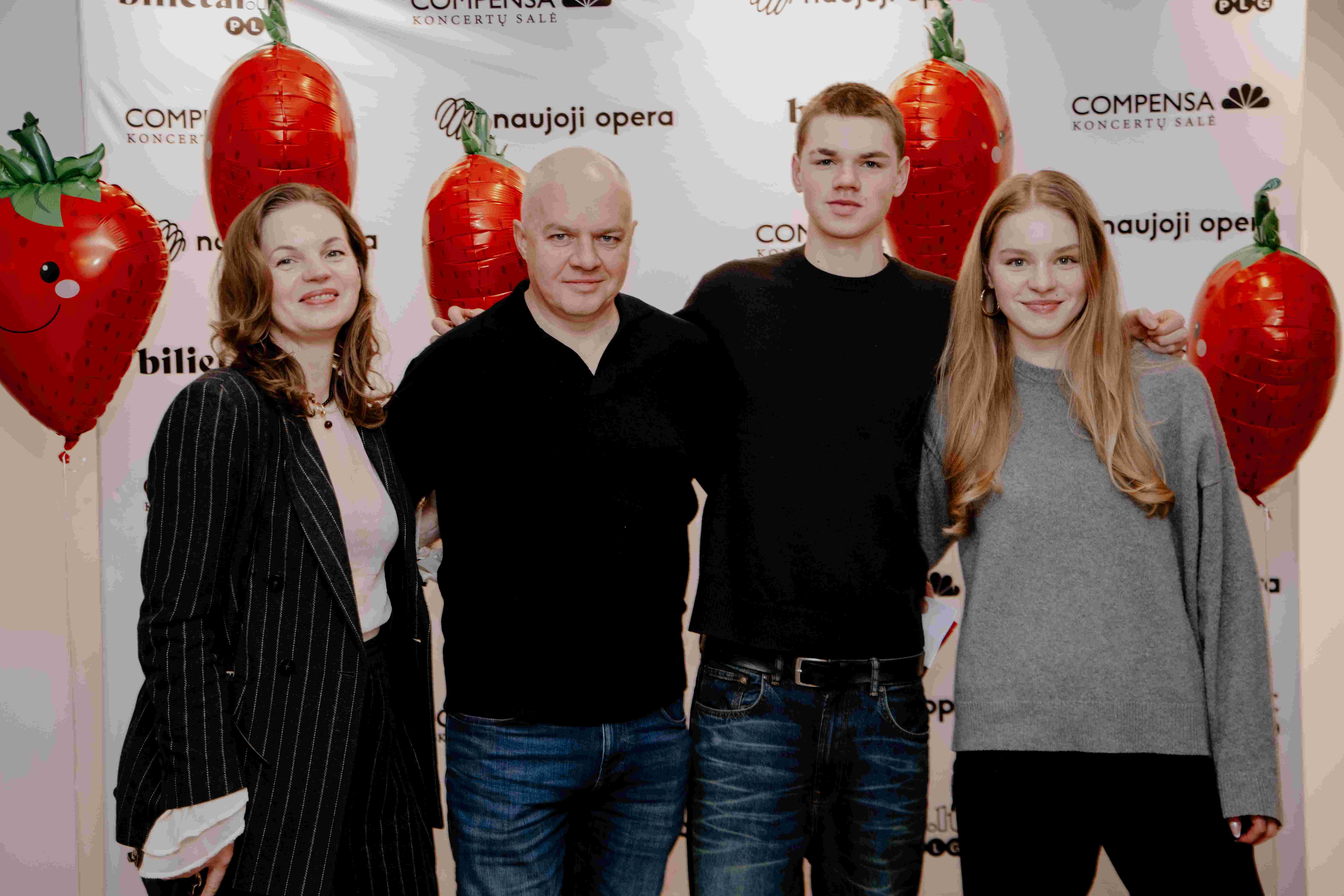 „Braškiai ir Braškienės“ premjera Vilniuje: juokas, meilė ir šeimos intrigos sužavėjo žiūrovus – nuotrauka 1