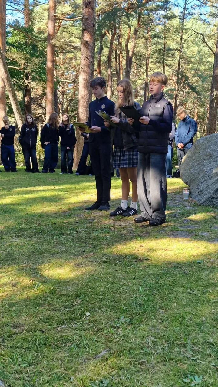 Palangoje paminėta Lietuvos žydų genocido atminimo diena: daugiau nei 150  mokinių žengė „Atminties keliu“ – nuotrauka 3
