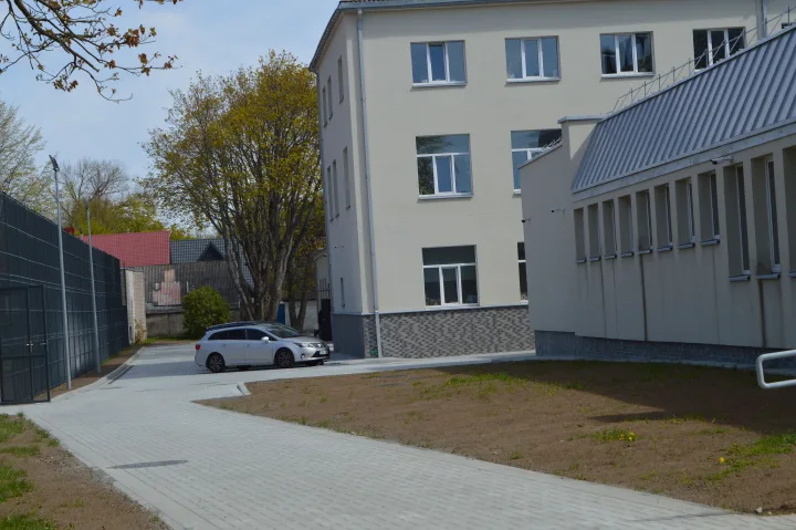 Atnaujinta Senosios gimnazijos aplinka – nuotrauka 2