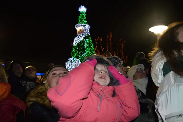 Nušvitusi Kalėdų eglė kviečia pasitikti didžiąsias metų šventes – nuotrauka 4
