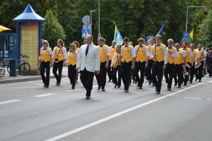Abiturientus lydėjo Palangos orkestras.