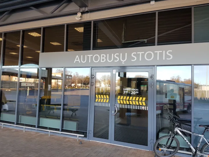 Antrąjį gimtadienį švenčiančios Palangos autobusų stoties įvertinimas: dėl jaukumo ji tapo ir susitikimų vieta – nuotrauka 1
