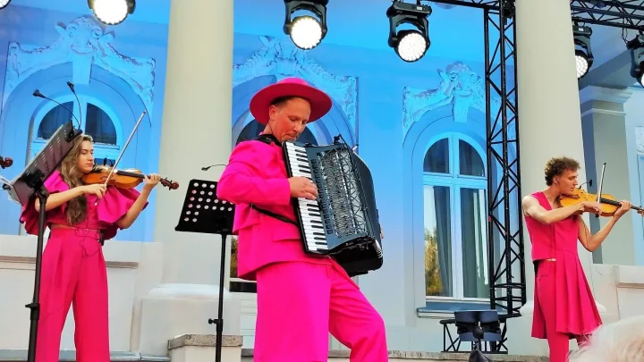 Naujas atostogų kultūros tradicijas žadantis „Palangos parko festivalis“, Gintaro muziejus savaitgalį pribloškė spalvomis ir garsais – nuotrauka 2