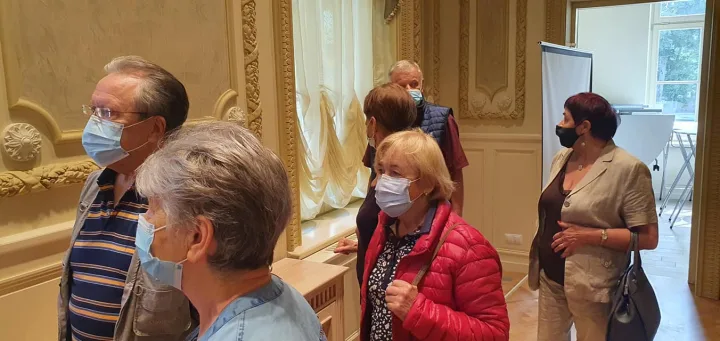 Meras Šarūnas Vaitkus susitiko su Palangos trečiojo amžiaus universiteto senjorais ir aprodė jiems medinę Kurhauzo dalį (FOTO GALERIJA) – nuotrauka 10