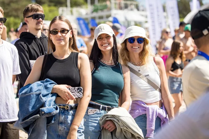 Palangoje įvyko pirmasis Vėjo festivalis: įžiebti atnaujinti Basanavičiaus gatvės ir Palangos tilto šviestuvai (FOTO GALERIJA) – nuotrauka 5