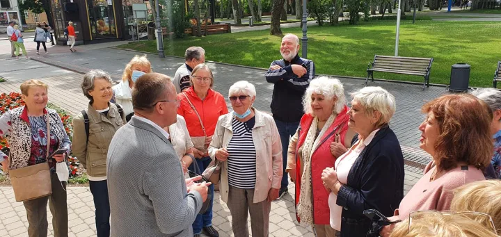 Meras Šarūnas Vaitkus susitiko su Palangos trečiojo amžiaus universiteto senjorais ir aprodė jiems medinę Kurhauzo dalį (FOTO GALERIJA) – nuotrauka 3