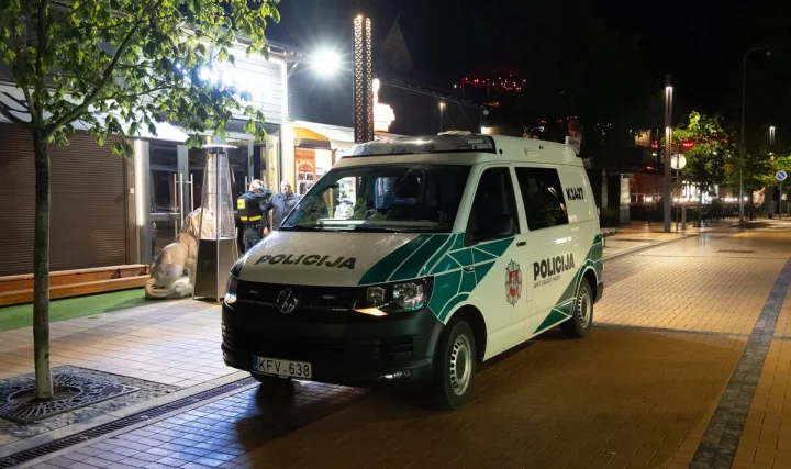 Naktinis policijos reidas Palangoje. FOTO: DAINIUS LABUTIS | ELTA