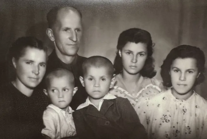 Vytauto ir Onos Šidlauskų šeima sugrįžusi iš Sibiro. Marijampolė 1959