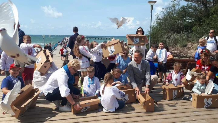 Neeilinė diena: Palanga kartu su Premjere Ingrida Šimonyte pasitiko vaikus iš kurorto miesto partnerio Ukrainoje – Bučos (NUOTRAUKŲ GALERIJA) – nuotrauka 11