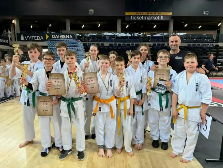 Karate kiokušin mokyklos „Shodan” auklėtinių komanda Lietuvos vaikų-jaunučių kumite čempionate iškovojo daugiausiai medalių