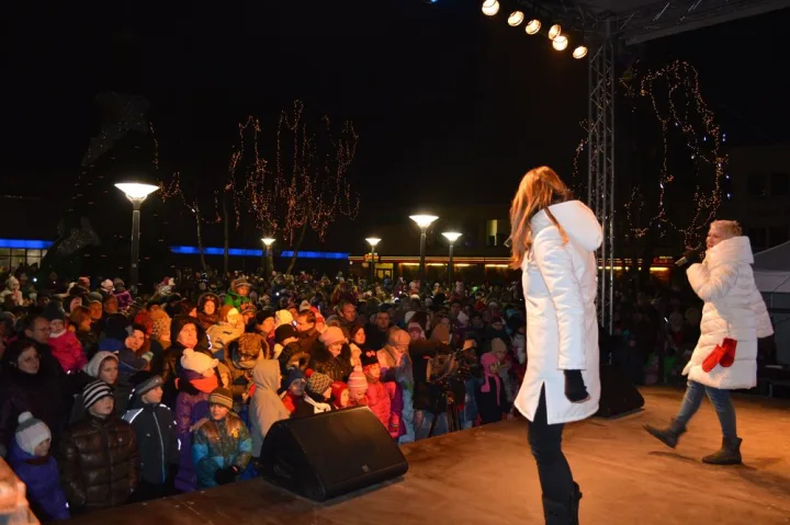 Nušvitusi Kalėdų eglė kviečia pasitikti didžiąsias metų šventes – nuotrauka 1
