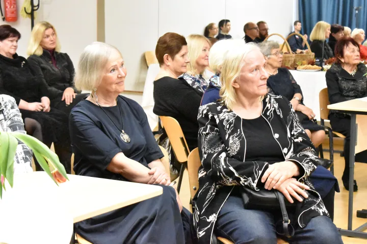 Šimtametė Palangos gimnazija atvėrė duris bei širdis čia dirbusiems mokytojams – nuotrauka 1