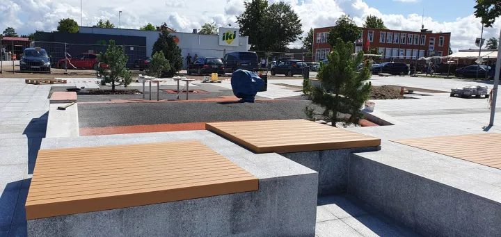 Palangos meras Šarūnas Vaitkus suskubo pirmas išbandyti naujos Šventosios centrinės aikštės malonumus vaikams (FOTO GALERIJA) – nuotrauka 3
