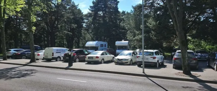Nuo gegužės 15 d. renkama vietinė rinkliava už automobilių statymą nustatytose apmokestinamose kurorto vietose